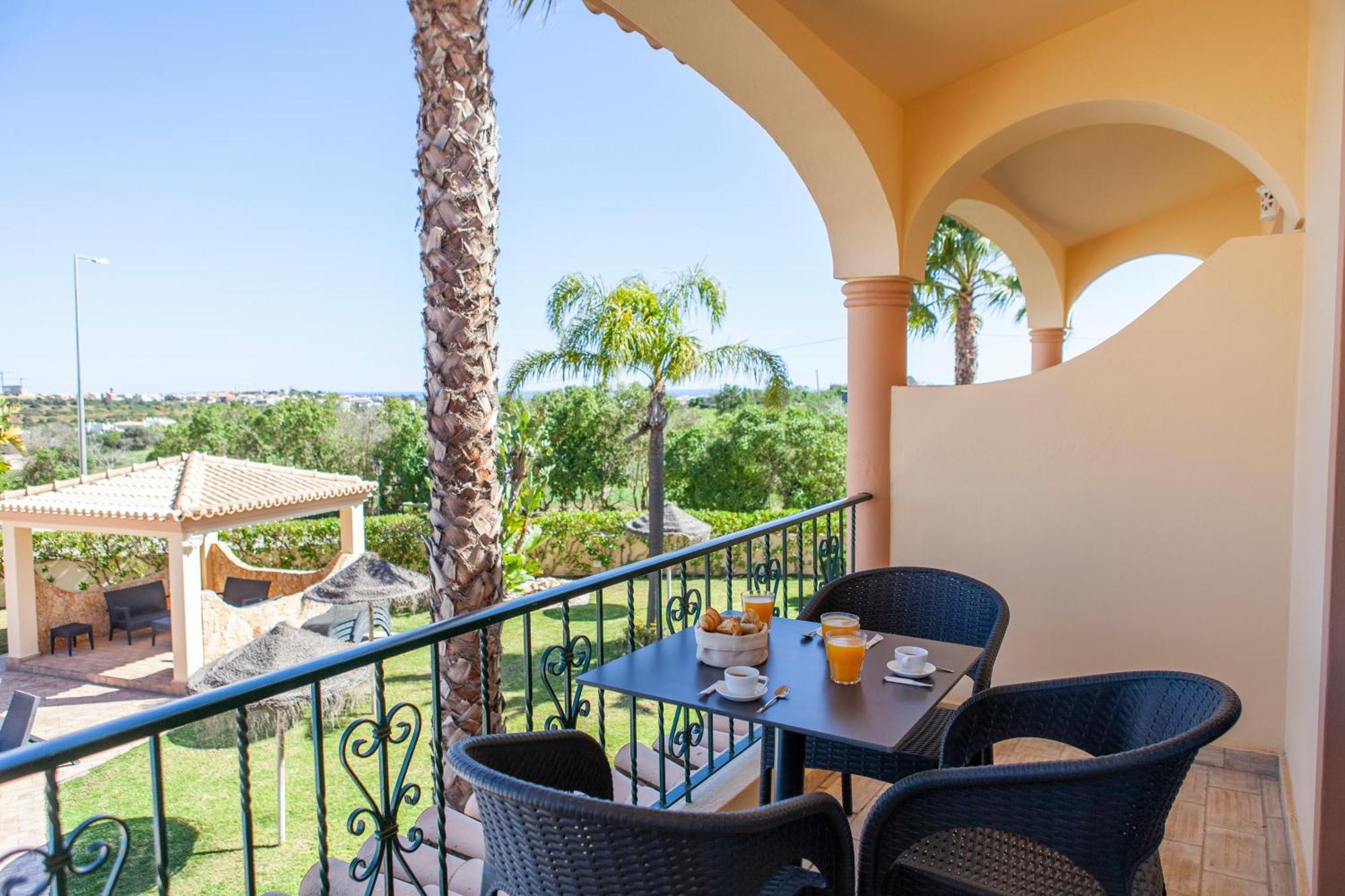 Atalaia Sol Aparthotel - Tennis & Heated Pool In Winter Лагуш Экстерьер фото