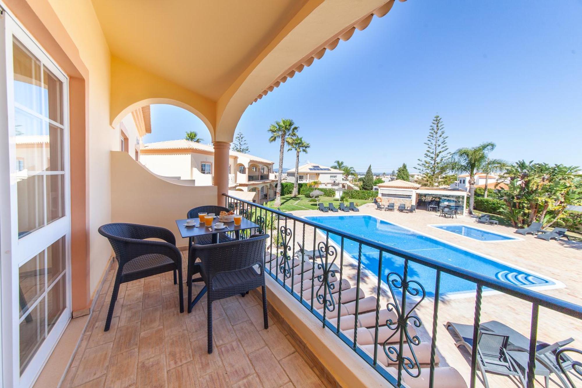 Atalaia Sol Aparthotel - Tennis & Heated Pool In Winter Лагуш Экстерьер фото